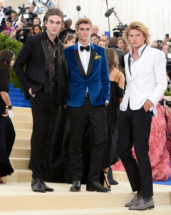 Gabriel-Kane Day-Lewis, Presley Gerber a Jordan Barrett. AKA Ultimate golden kids. 