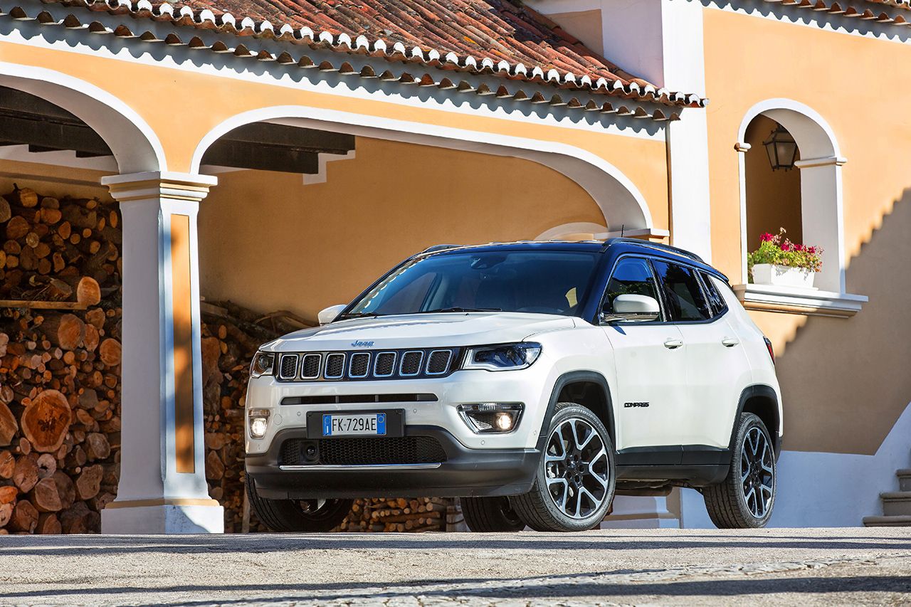 Moderní design Jeepu Compass sluší, trochu ale zavání laciností - 170606_jeep-compass_12_ok