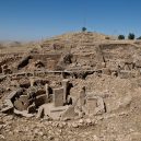 Chrámový komplex, který přepsal dějiny - 1024px-gobekli_tepe_urfa