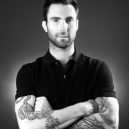 Jak nosí polo trička slavní muži? - 9_adam-levine