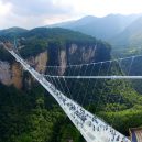 Nejdelší a nejvyšší skleněný most světa. Dejte pozor na závratě! - zhangjiajie-grand-canyon