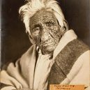 Nejstarší indián světa budil velkou pozornost - 800px-john-smith-chippewa-indian-c1900-1915