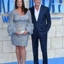 Stále zamilovaný Pierce Brosnan a jeho žena Keely - na-premiere-filmu-mamma-mia