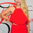 Nový trend: hvězdy se přestávají holit - 2015 CFDA Fashion Awards – Inside Arrivals