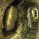 Osmnáct pater pod zem – starověké temné město Derinkuyu - derinkuyu_underground_city_9843_nevit_enhancer