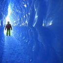 Podívejte se na luxusní kemping v ledovém konci světa - entering-the-ice-tunnels