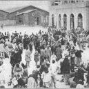 V genocidě Arménů zemřelo na 2 miliony lidí - crowd-in-square