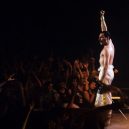 Freddie Mercury – nezapomenutelná legenda - engaging-crowd