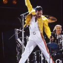 Freddie Mercury – nezapomenutelná legenda - fist-pump