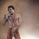 Freddie Mercury – nezapomenutelná legenda - red-pants