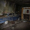 Amatérský fotograf našel v opuštěném dole desítky aut ukryté za okupace - 3147941_