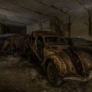 Amatérský fotograf našel v opuštěném dole desítky aut ukryté za okupace - 3147945_