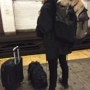 Nové nařízení komplikuje život newyorským pejskařům. Podívejte se, jak vtipně si s problémem poradili - nyc-subway-dog7