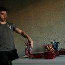 Lego, které mění životy. Student z oblíbené stavenice vyrobil plně funční robotickou náhradu ruky - Albert_Gea-Reuters-4