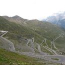 Tady airbagy nestačí. Podívejte se na 10 silnic, které mají na svědomí tisíce lidských životů - stelvio-pass-610×458