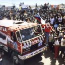 Legendární vítězství Karla Lopraise a jeho Tatry na Rallye Paříž-Dakar v roce 1988 - První-vítězný-dojezd-Tatry-Karla-Lopraise-k-Růžovému-jezeru