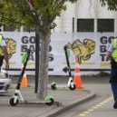 „Doufám, že si rozbiješ hubu!“ Elektrické koloběžky Lime začaly na lidi pokřikovat nejrůznější nadávky - 1543440370502