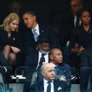 Jak to chodí u Obamových. Michelle ukázala rozdováděnému prezidentovi, kde je jeho místo - z15112567V,Helle-Thorning-Schmidt-i-Barack-Obama-pograzeni-w-