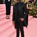 Nejvýrazněji oblečení muži na Met Gala 2019 - 079-michael-b-jordan-met-gala-2019-cnigq-credit-getty-images