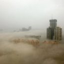 Peklo na zemi. Takhle vypadá život v znečištěné Číně - buildings-covered-in-smog