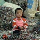 Peklo na zemi. Takhle vypadá život v znečištěné Číně - china-environment-kid-playing-with-electronics