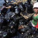 Peklo na zemi. Takhle vypadá život v znečištěné Číně - oil-spill-in-china