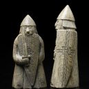 Šachové figurky z ostrova Lewis našly svého dávno ztraceného rytíře - 800px-NMSLewisChessmen2