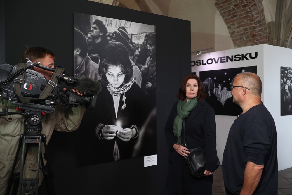 Helena Vodenková před třiceti lety a dnes (vpravo režisér David Vondráček)