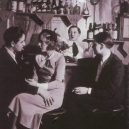 Le Monocle – nejslavnější lesbický podnik divoké Paříže 20. let - Lesbian couple at Le Monocle, Paris, 1932 (3)