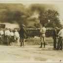 Největší rasové nepokoje v historii USA zůstaly zapomenuty - national-guard-watching-fires