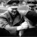 Pět dní před svou smrtí ocenil Hitler malé „vojáky“ - 800px-adolf_hitler_spricht_alfred_czech_mut_und_zuversicht_zu_20._marz_1945