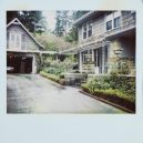 Fotografie z místa činu zůstaly nevyvolané v policejním trezoru – tak zemřel Kurt Cobain - driveway-house-and-greenhouse-of-kurt-cobain