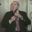 Sebevražda politika Dwyera na tiskové konferenci roku 1987 otřásla Amerikou - An-Honest-Man