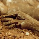 Prohlédněte si zachovalé ostatky Grauballského muže, přezdívaného také „mumie z bažin“ - soft-hands-of-the-grauballe-bog-body