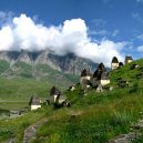 Dargavs – obávaná ruská vesnice mrtvých - dargavs-necropolis-dead-town-north-ossetia-crypts-north-caucasus-mountains