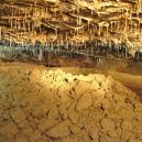 Prohlédněte si Amatérskou jeskyni, nejdelší podzemní přírodní systém ve střední Evropě - Brčka-malé-stalaktity-v-Nové-Amatérské-jeskyni-wikipedie