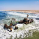 Africké pobřeží s tisíci vraky a nespočtem koster - fbb2c5d3-96a7-4f05-98a9-f0fa9e3db655-Namibia-Skeleton-Coast-shipwreck-wild-seas-SS_large