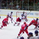 7 důvodů, proč je lepší být hokejistou než fotbalistou - Nagano_1998-Russia_vs_Czech_Republic