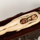 Podívejte se na slonovinové panenky s odkrytými vnitřnostmi - image