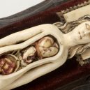 Podívejte se na slonovinové panenky s odkrytými vnitřnostmi - Ivory_anatomical_figure_of_a_pregnant_woman_Wellcome_L0037291