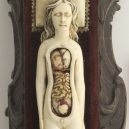Podívejte se na slonovinové panenky s odkrytými vnitřnostmi - Ivory_anatomical_model_of_a_pregnant_female_Wellcome_L0035644