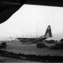 Vojenská základna Khe Sahn byla strategickým místem války ve Vietnamu. Američané jí však zničehonic opustili - Lockheed-C-130-Hercules-na-základně-Khe-Sanh-