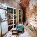 Procházka opuštěnou věznicí – Eastern State Penitentiary - prison-guards-locker-room