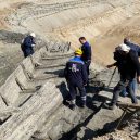 Horníci v Srbsku vykopali v dole tři zachovalé antické lodní vraky na místě dávno vyschlého řečiště - serbian-archaeologists-at-roman-shipwreck-site