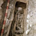 Patřily 2600 let staré ostatky dvanáctileté „Amazonce“? - inside_grave_1