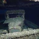 92 let leží pod vodou lodní vrak s automobilem stále „zaparkovaným“ na palubě - rtd8yu024n321