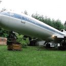 Bizarní bydlení uvnitř vyřazeného Boeingu 727 - retired-boeing-727-recycled-home-bruce-campbell-18