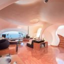 „Palais Bulles“ – růžové kuriózní sídlo se stalo domovem slavného návrháře - bubblehouse5