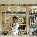 Top listu nejlepších barů světa letos vévodí londýnský podnik - http___cdn.cnn.com_cnnnext_dam_assets_171006082523-1-savoy-bartender-world-best-bar-awards