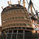 Vyplula roku 1765, přežila bitvu u Trafalgaru a činí se dodnes. HMS Victory je nejstarší lodí v aktivní službě - 55